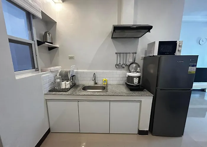 Kuya And Kambal's 1 Bedroom 1 Bath *